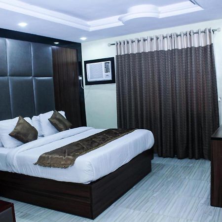 Six Diamond Hotel Ikeja Eksteriør bilde