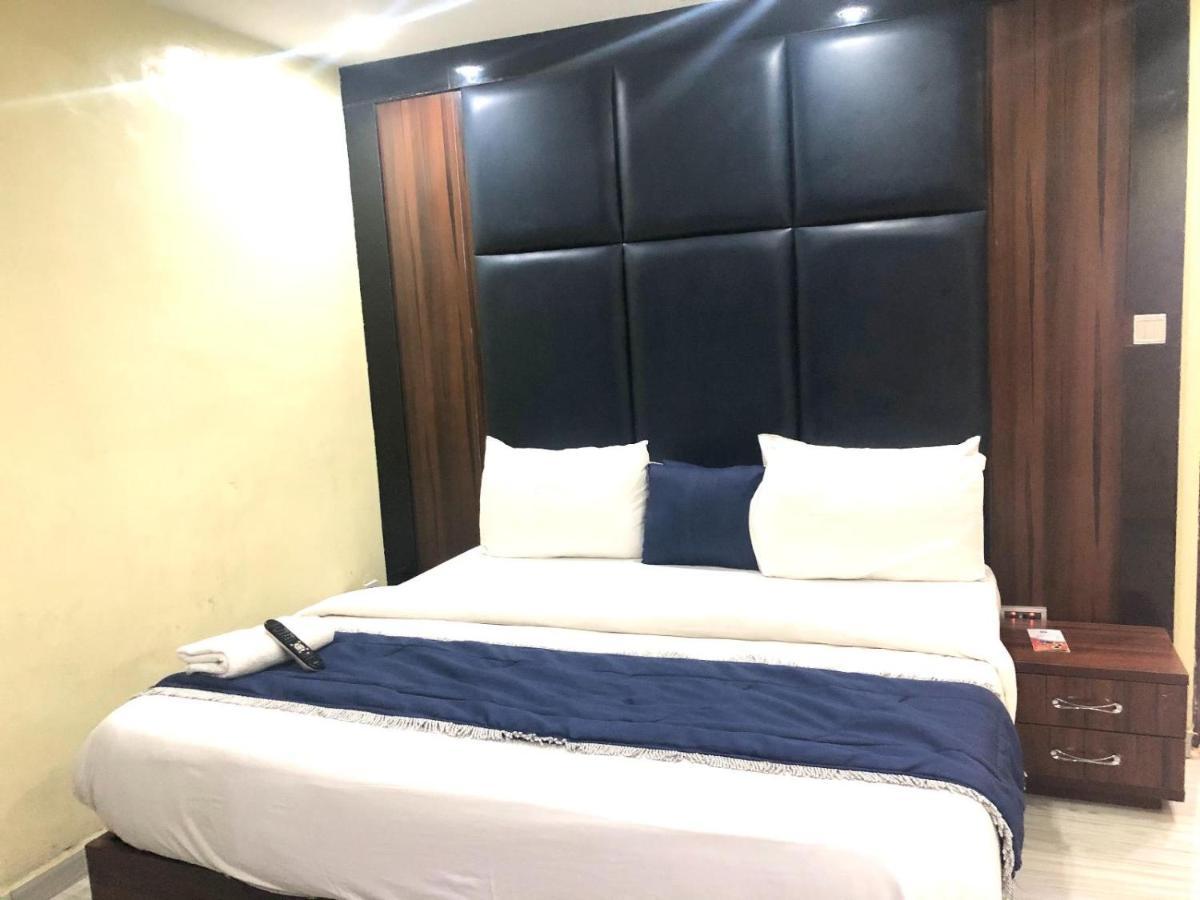 Six Diamond Hotel Ikeja Eksteriør bilde
